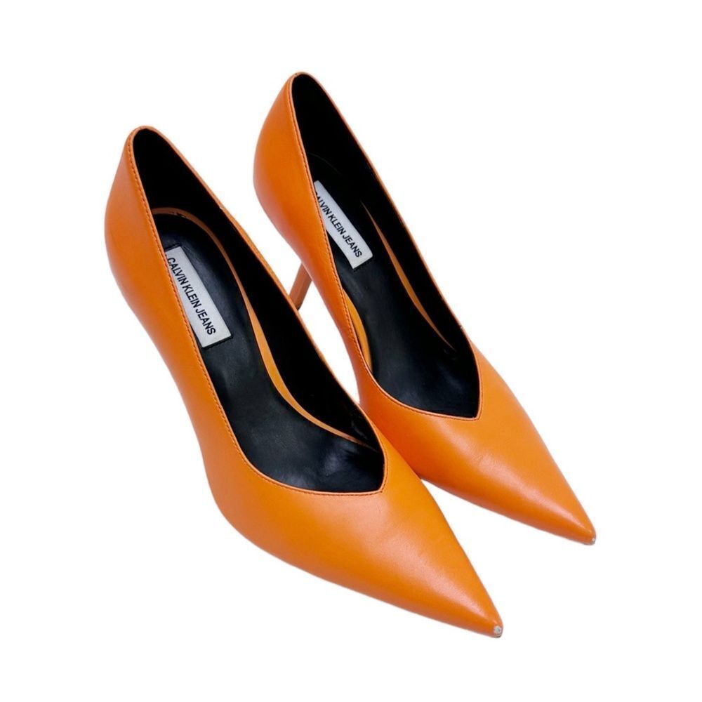 RARE CALVIN KLEIN JEANS Orange Pumps with Pointed Toe and Slanted Heel Detail